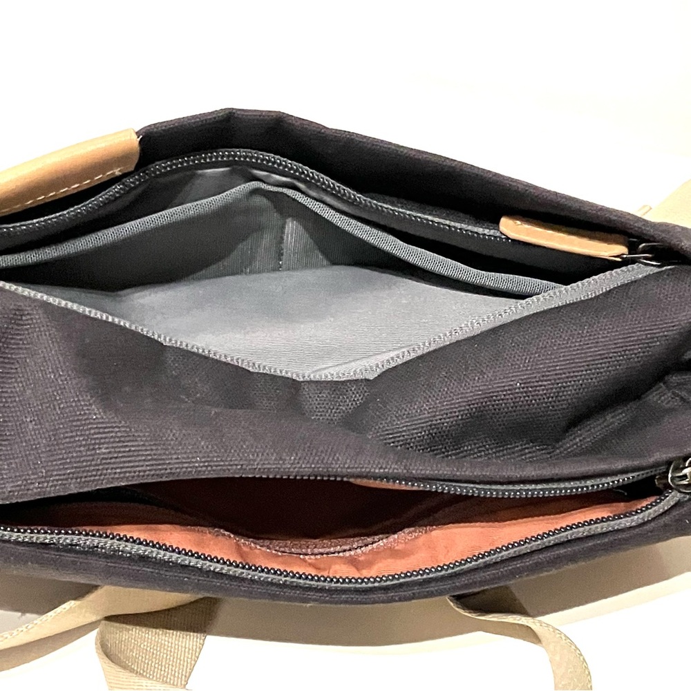 Bellroy Black and Tan Belt Bag - Picture 6 of 7